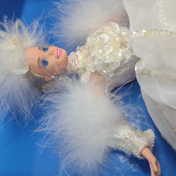 Mattel Enchanted Seasons Snow Princess Barbie #11875 NRFB First in Series 1994 - Picture 2 of 10